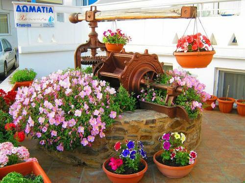 Hostal Neapoli Rooms