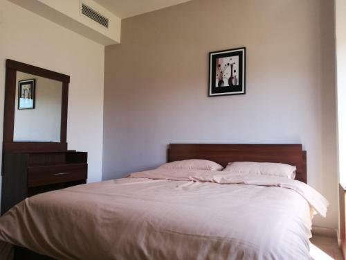 Cozy Dair Ghbar Apartment