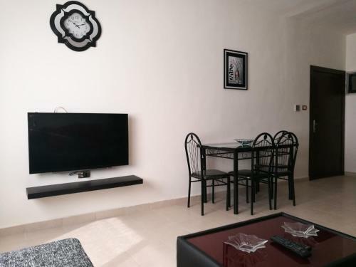Cozy Dair Ghbar Apartment