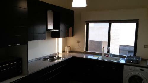Cozy Dair Ghbar Apartment