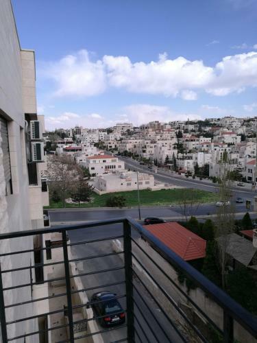 Cozy Dair Ghbar Apartment