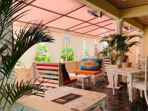 Posada Seawhispers Inn