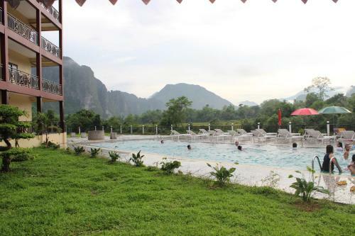 The Grand Riverside Hotel