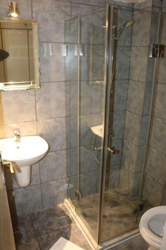 Holiday Suites Hotel & Beach Resort
