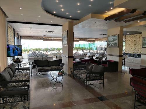 Holiday Suites Hotel & Beach Resort