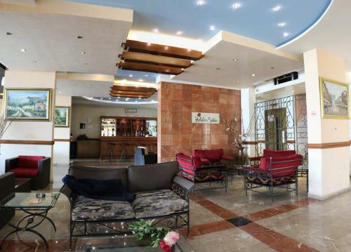 Holiday Suites Hotel & Beach Resort