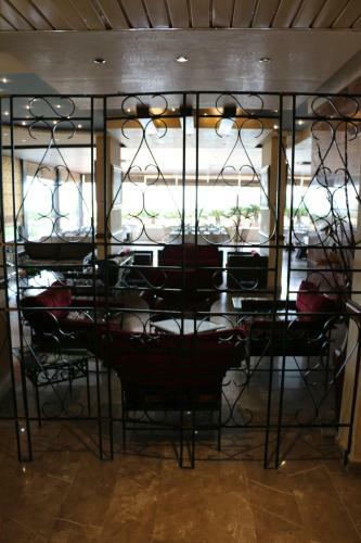 Holiday Suites Hotel & Beach Resort