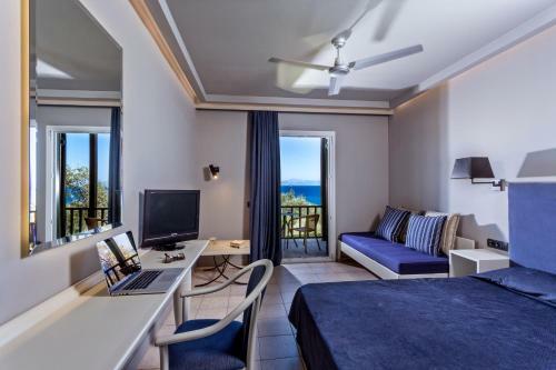 Hotel Aeolos Beach Resort