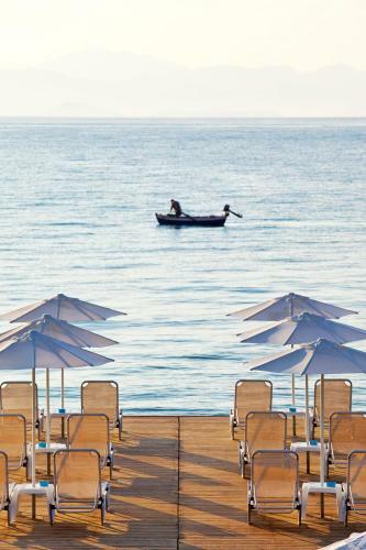 Hotel Aeolos Beach Resort