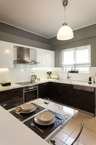 Luxury Apartment In Glyfada