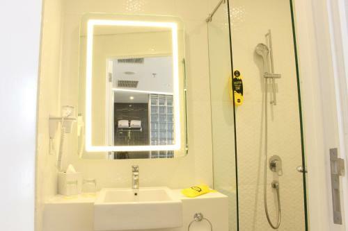 Yello Hotel Harmoni