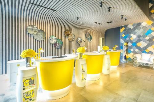 Yello Hotel Harmoni