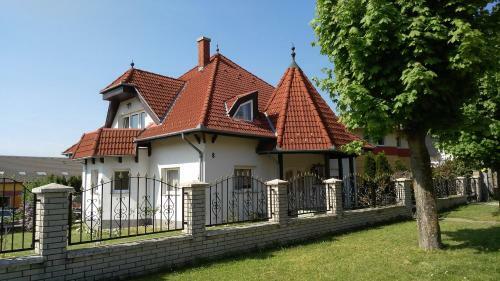 Hostal Balaton White House