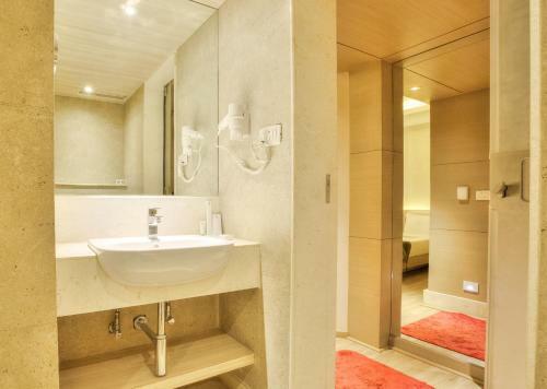 Hotel Grand Bhabendra Alay