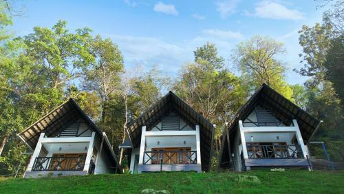 Hotel Woodrose Resort