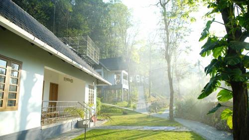 Hotel Woodrose Resort