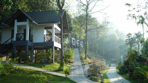 Hotel Woodrose Resort