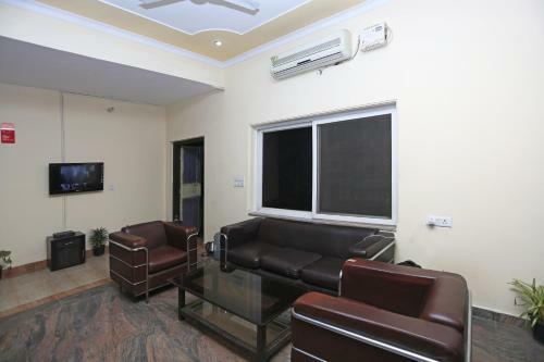 Hotel Oyo 8240 Maan Residency