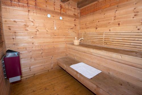 Lodge Pine Tree Cabin