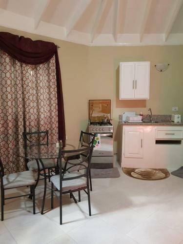 Hostal Ever Blooming Orchid Cottage