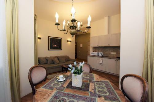 Hostal Kubu Guest House
