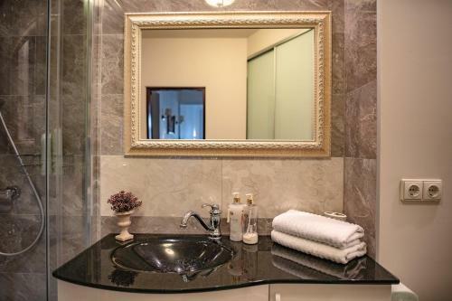 Broadway Apartment