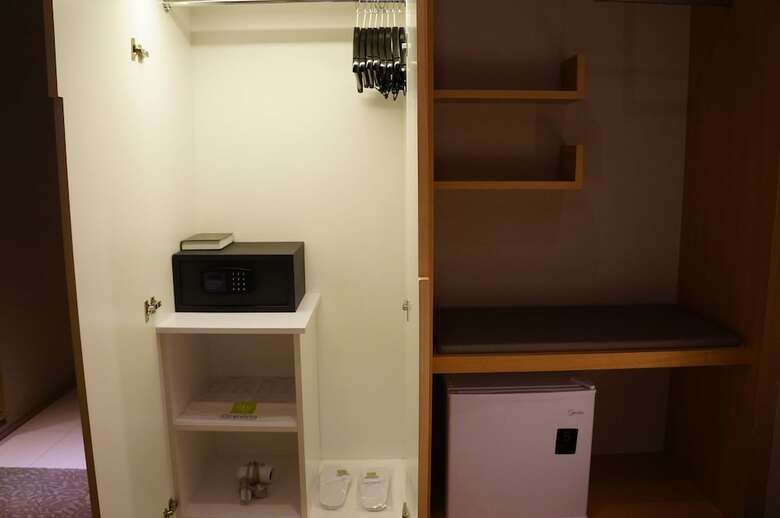 Greens Hotel & Suites