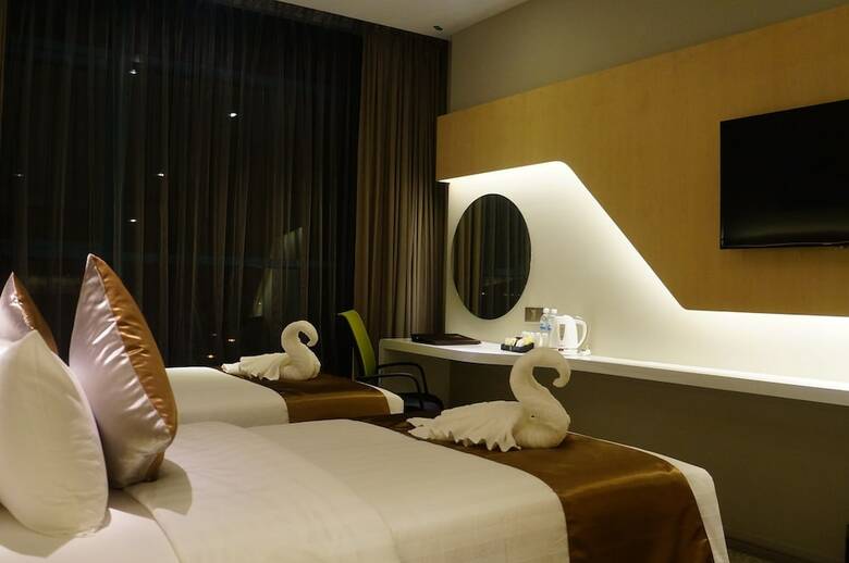 Greens Hotel & Suites