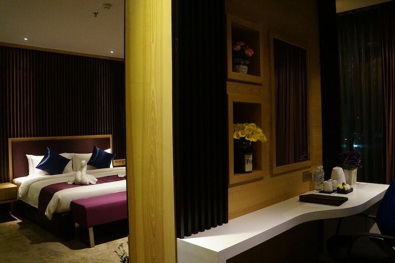 Greens Hotel & Suites
