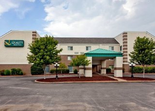 Hotel Comfort Suites Airport