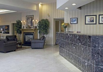 Comfort Hotel & Suites