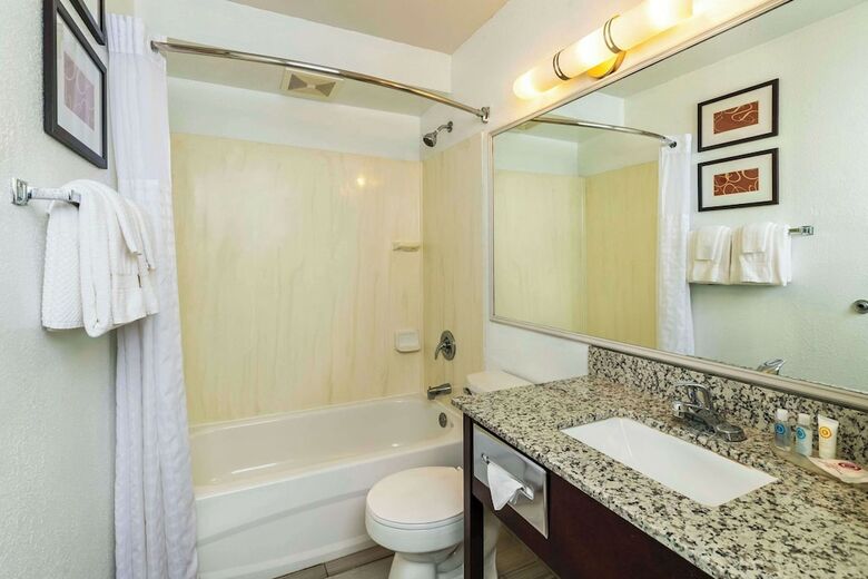 Hotel Comfort Inn And Suites