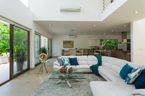 Casa Ave, Luxury & Resort Living