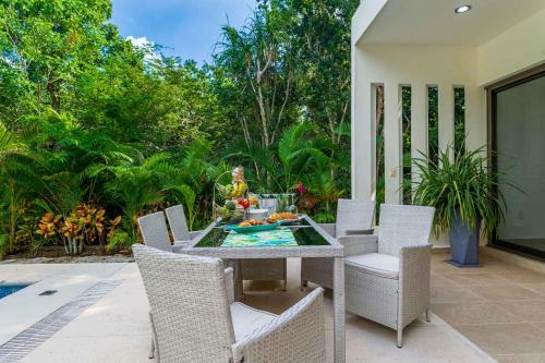 Casa Ave, Luxury & Resort Living