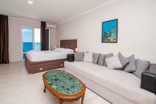 Open Sea Luxury Apartments