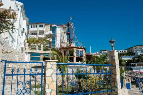 Open Sea Luxury Apartments