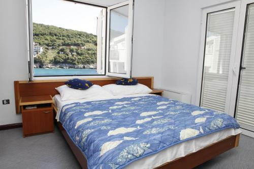 Hotel R