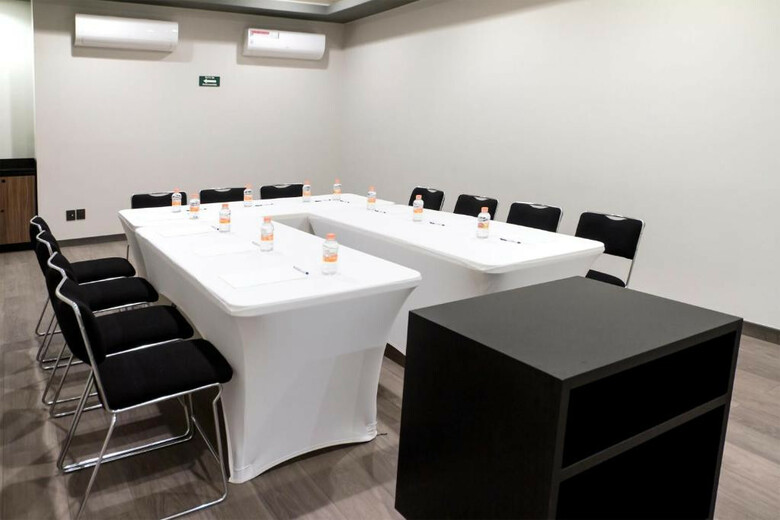 Hotel City Express Plus Mundo E