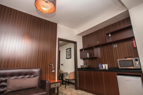 Ub Inn Hotel & Gallery