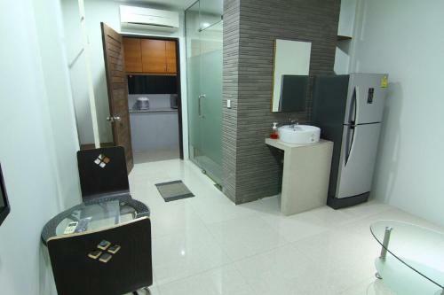 Green Acres Service Apartment