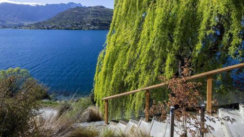 Kohanga Lakeside Villa