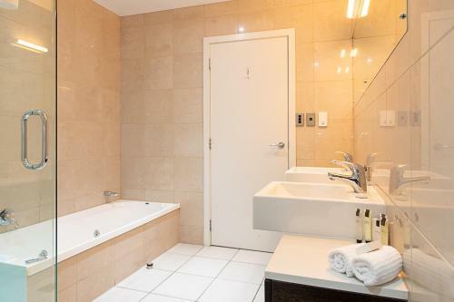 Portside Hotel - Heritage Collection