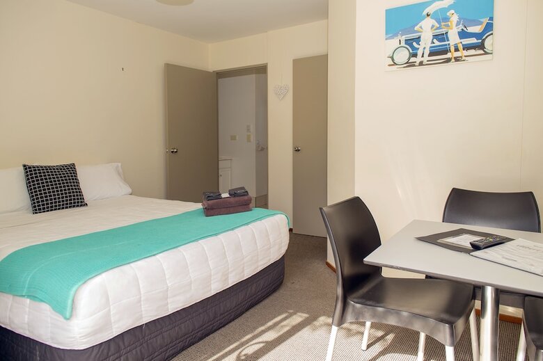 Motel Albert Number 6