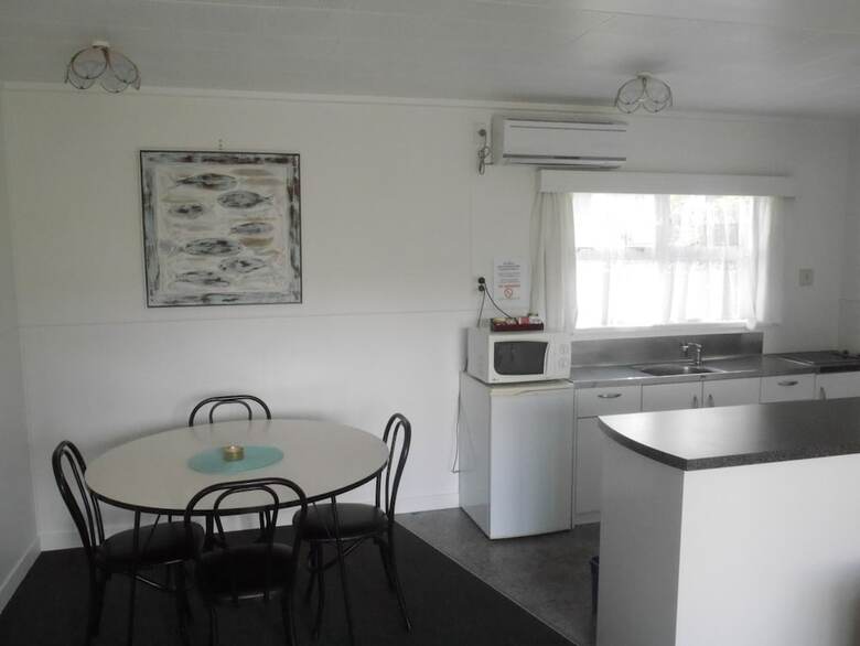 Raglan Palm Beach Motel