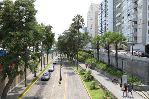 Calle Tripoli, Miraflores-executive Apartment
