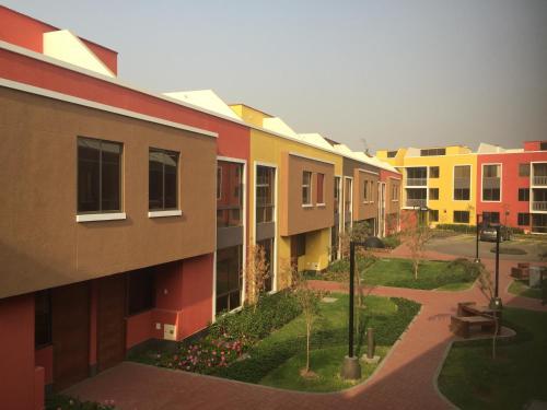 La Casita Amarrilla