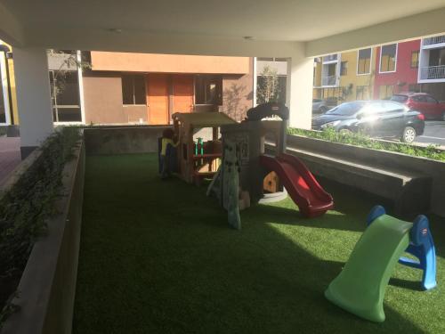 La Casita Amarrilla
