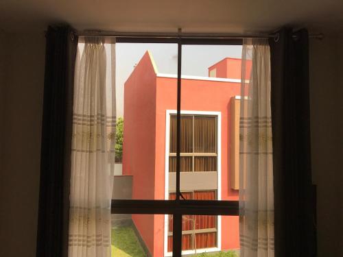 La Casita Amarrilla
