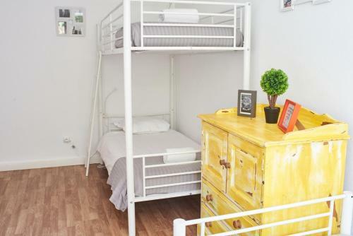 Cascais Cool Hostel Suites & Pool