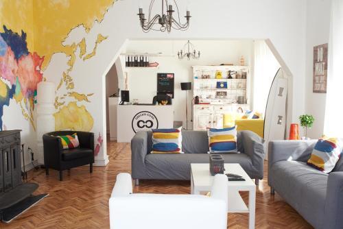 Cascais Cool Hostel Suites & Pool